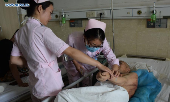 An elder receives treatment at a hospital in Lushan County of Pingdingshan City, central China's Henan Province, May 26, 2015. Thirty-eight people were killed and six others injured in a fire at a rest home in Lushan on Monday night. (Xinhua/Zhao Peng) An elder receives treatment at a hospital in Lushan County of Pingdingshan City, central China's Henan Province, May 26, 2015. Thirty-eight people were killed and six others injured in a fire at a rest home in Lushan on Monday night. (Xinhua/Zhao Peng)