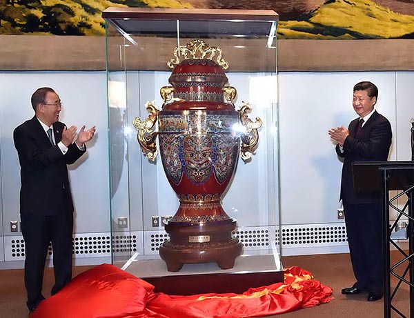 President Xi Jinping and UN Secretary-General Ban Ki-moon unveil the Zun of Peace as a gift to the UN, commemorating its 70th anniversary. The gift, modeled after Chinese ancient bronze artefacts Zun using cloisonné technique, shows China's support to the UN. (Photo/Xinhua) President Xi Jinping and UN Secretary-General Ban Ki-moon unveil the Zun of Peace as a gift to the UN, commemorating its 70th anniversary. The gift, modeled after Chinese ancient bronze artefacts Zun using cloisonné technique, shows China's support to the UN. (Photo/Xinhua)