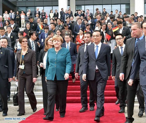 Chinese Premier Li Keqiang and German Chancellor Angela Merkel visit Hefei University in Hefei, capital of east China's Anhui Province, Oct. 30, 2015. (Xinhua/Li Tao) Chinese Premier Li Keqiang and German Chancellor Angela Merkel visit Hefei University in Hefei, capital of east China's Anhui Province, Oct. 30, 2015. (Xinhua/Li Tao)
