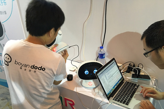 An companion AI robot named Boyan dodo is on display during the China Computer Federation Global Artificial Intelligence & Robotics Summit (CCF-GAIR) held on August 12, 2016 in Shenzhen. (Liu Zheng/chinadaily.com.cn) An companion AI robot named Boyan dodo is on display during the China Computer Federation Global Artificial Intelligence & Robotics Summit (CCF-GAIR) held on August 12, 2016 in Shenzhen. (Liu Zheng/chinadaily.com.cn)