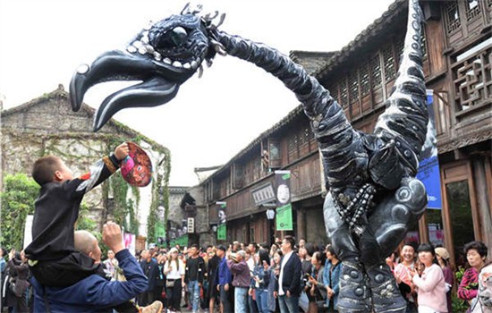 Theater festival turns Wuzhen into stage