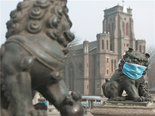 A stone lion on a bridge in Tianjin is covered with a mask in the heavy smog that has hit much of the country's northern regions. (Photo by TONG YU For China Daily) A stone lion on a bridge in Tianjin is covered with a mask in the heavy smog that has hit much of the country's northern regions. (Photo by TONG YU For China Daily)