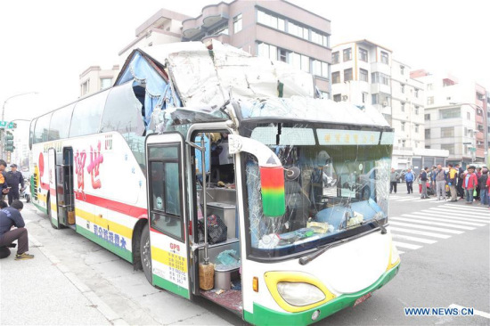 Photo taken on Feb. 4, 2017 shows the crashed bus in Kaohsiung, southeast China's Taiwan. A bus carrying tourists from the Chinese mainland hit bridge pier in Kaohsiung Saturday, with a number of people injured. (Xinhua) Photo taken on Feb. 4, 2017 shows the crashed bus in Kaohsiung, southeast China's Taiwan. A bus carrying tourists from the Chinese mainland hit bridge pier in Kaohsiung Saturday, with a number of people injured. (Xinhua)