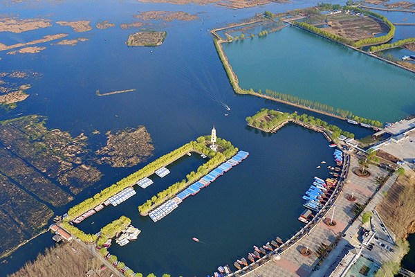Aerial photo taken on March 31, 2017 shows Baiyangdian, North China's largest freshwater wetland, in Anxin county, North China's Hebei province. (Photo/Xinhua) Aerial photo taken on March 31, 2017 shows Baiyangdian, North China's largest freshwater wetland, in Anxin county, North China's Hebei province. (Photo/Xinhua)