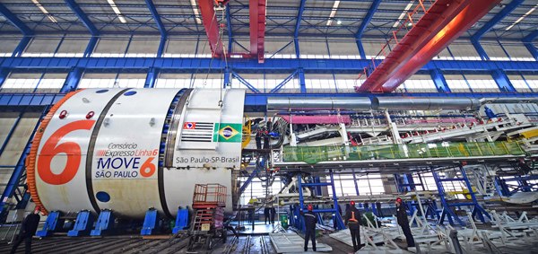 An employee works on the assembly line of Dongfeng Nissan in Dalian, Liaoning province. (YANG QING / FOR CHINA DAILY) An employee works on the assembly line of Dongfeng Nissan in Dalian, Liaoning province. (YANG QING / FOR CHINA DAILY)