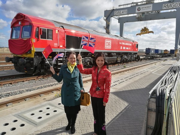 The first UK to China export train, laden with containers of British goods, is seen during the official ceremony to mark its departure from the DP World London Gateway, Stanford-le-Hope, Britain April 10, 2017. (Photo by Angus McNeice/chinadaily.com.cn) The first UK to China export train, laden with containers of British goods, is seen during the official ceremony to mark its departure from the DP World London Gateway, Stanford-le-Hope, Britain April 10, 2017. (Photo by Angus McNeice/chinadaily.com.cn)