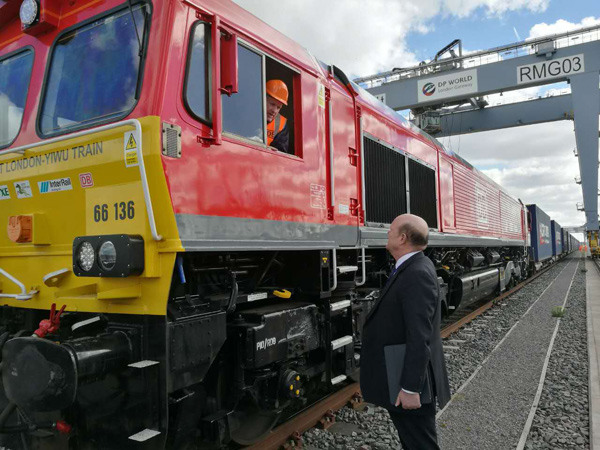 The first UK to China export train, laden with containers of British goods, is seen during the official ceremony to mark its departure from the DP World London Gateway, Stanford-le-Hope, Britain April 10, 2017. (Photo by Angus McNeice/chinadaily.com.cn) The first UK to China export train, laden with containers of British goods, is seen during the official ceremony to mark its departure from the DP World London Gateway, Stanford-le-Hope, Britain April 10, 2017. (Photo by Angus McNeice/chinadaily.com.cn)