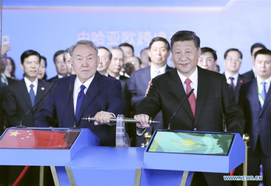 Chinese President Xi Jinping (R front) and his Kazakh counterpart Nursultan Nazarbayev (L front) inspect via videolink two key hubs of the cross-border transportation at the Chinese national pavilion of the Expo 2017 in Astana, Kazakhstan, June 8, 2017.(Xinhua/Ding Lin) Chinese President Xi Jinping (R front) and his Kazakh counterpart Nursultan Nazarbayev (L front) inspect via videolink two key hubs of the cross-border transportation at the Chinese national pavilion of the Expo 2017 in Astana, Kazakhstan, June 8, 2017.(Xinhua/Ding Lin)