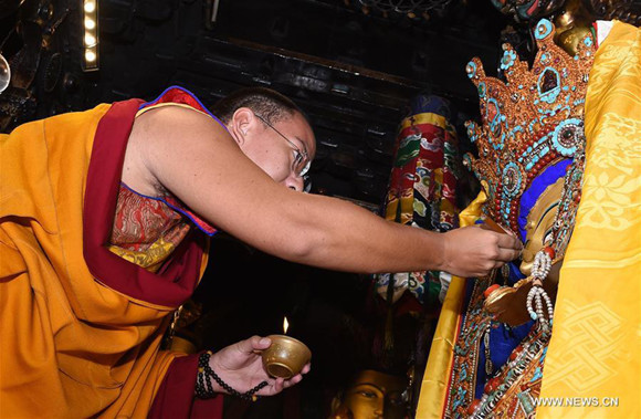 The 11th Panchen Lama Bainqen Erdini Qoigyijabu pays homage to the life-sized statue of Buddha Sakyamuni as a 12-year-old in Jokhang Temple, Lhasa, capital of southwest China's Tibet Autonomous Region, July 27, 2017. The Panchen Lama performed a series of Buddhist services in Lhasa over the past few days. (Xinhua/Chogo) The 11th Panchen Lama Bainqen Erdini Qoigyijabu pays homage to the life-sized statue of Buddha Sakyamuni as a 12-year-old in Jokhang Temple, Lhasa, capital of southwest China's Tibet Autonomous Region, July 27, 2017. The Panchen Lama performed a series of Buddhist services in Lhasa over the past few days. (Xinhua/Chogo)