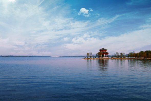 Nanhu Wetland Park, transformed from a 5-square-kilometer area of subsidence in Huaibei, Anhui province, is expected to be listed as a national scenic spot soon. (Photo/China Daily) Nanhu Wetland Park, transformed from a 5-square-kilometer area of subsidence in Huaibei, Anhui province, is expected to be listed as a national scenic spot soon. (Photo/China Daily)