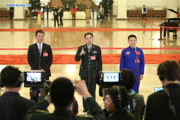 Delegates to the 19th National Congress of the Communist Party of China receive interview at the Great Hall of the People in Beijing on Wednesday. (Photo/Xinhua) Delegates to the 19th National Congress of the Communist Party of China receive interview at the Great Hall of the People in Beijing on Wednesday. (Photo/Xinhua)