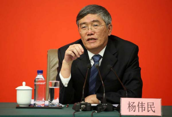 Yang Weimin, deputy director of the Office of the Central Leading Group on Financial and Economic Affairs, picks up questions during a press conference on pursuing green development and building a Beautiful China in Beijing, Oct 23, 2017. (Photo: China Daily/Feng Yongbin) Yang Weimin, deputy director of the Office of the Central Leading Group on Financial and Economic Affairs, picks up questions during a press conference on pursuing green development and building a Beautiful China in Beijing, Oct 23, 2017. (Photo: China Daily/Feng Yongbin)