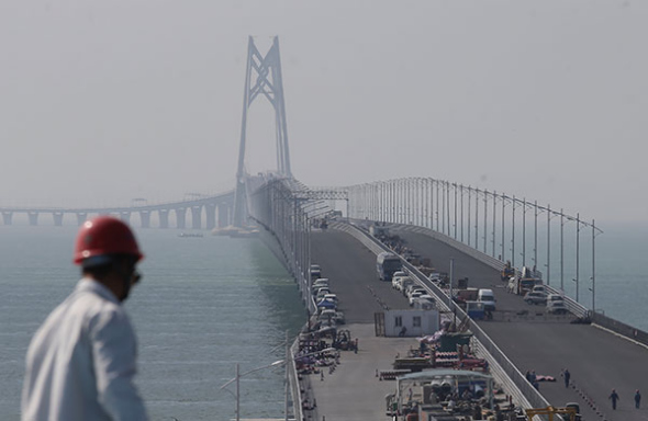 Workers are finishing up construction of the Hong Kong-Zhuhai-Macao Bridge, the world's longest bridge-tunnel complex. It stretches a total of 55 kilometers. (Roy Liu/China Daily) Workers are finishing up construction of the Hong Kong-Zhuhai-Macao Bridge, the world's longest bridge-tunnel complex. It stretches a total of 55 kilometers. (Roy Liu/China Daily)