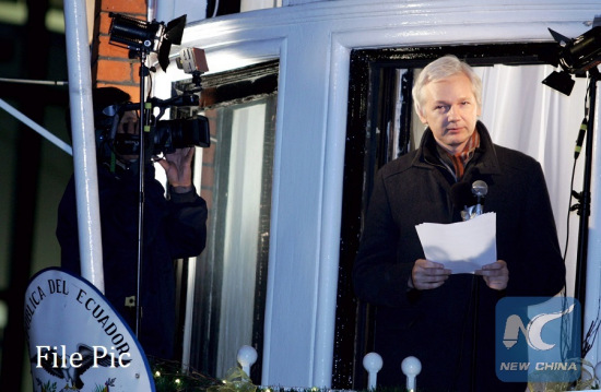 File photo: WikiLeaks founder Julian Assange delivers a speech from the balcony of Ecuadorean Embassy in London, Britain, on Dec. 20, 2012. (Xinhua/Bimal Gautam)