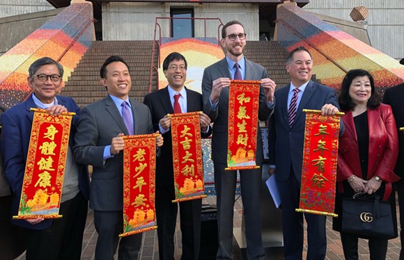 California state senators Scott Wiener (fourth from left) and Richard Pan (third from left), lead authors of Bill 892, join coauthors assemblymen Phil Ting (second from right) and David Chiu (second from left) and other supporters to announce the introduction of the bill to recognize the Lunar New Year statewide, on Jan 12 in San Francisco Chinatown. (LIA ZHU/CHINA DAILY) California state senators Scott Wiener (fourth from left) and Richard Pan (third from left), lead authors of Bill 892, join coauthors assemblymen Phil Ting (second from right) and David Chiu (second from left) and other supporters to announce the introduction of the bill to recognize the Lunar New Year statewide, on Jan 12 in San Francisco Chinatown. (LIA ZHU/CHINA DAILY)