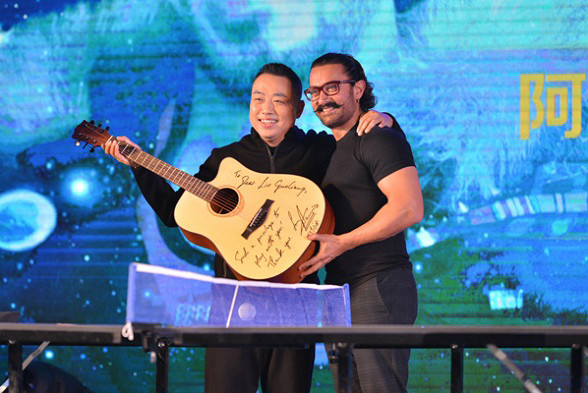 Aamir Khan alongside Liu Guoliang, former coach of China's national table tennis team. (Photo provided to chinadaily.com.cn) Aamir Khan alongside Liu Guoliang, former coach of China's national table tennis team. (Photo provided to chinadaily.com.cn)