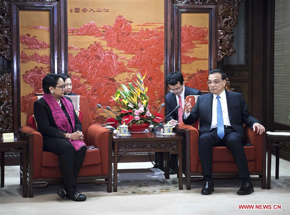 Chinese Premier Li Keqiang (R) meets with Indonesian Foreign Minister Retno Marsudi in Beijing, capital of China, Feb. 9, 2018. (Xinhua/Li Tao)