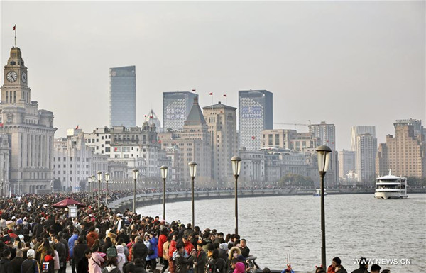Tourists visit the Bund in east China's Shanghai, Feb. 17, 2018. The Chinese people enjoy their week-long holiday for the Spring Festival, or the Chinese Lunar New Year, which fell on Feb. 16 this year. (Xinhua/Zhuang Yi) Tourists visit the Bund in east China's Shanghai, Feb. 17, 2018. The Chinese people enjoy their week-long holiday for the Spring Festival, or the Chinese Lunar New Year, which fell on Feb. 16 this year. (Xinhua/Zhuang Yi)