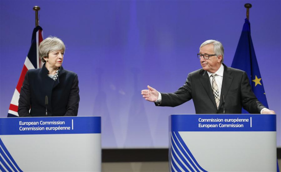 British Prime Minister Theresa May (L) and European Commission President Jean-Claude Juncker attend a press conference after their meeting on Brexit at EU headquarters in Brussels, Belgium, Dec. 4, 2017. (Xinhua/Ye Pingfan) British Prime Minister Theresa May (L) and European Commission President Jean-Claude Juncker attend a press conference after their meeting on Brexit at EU headquarters in Brussels, Belgium, Dec. 4, 2017. (Xinhua/Ye Pingfan)