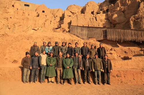Archeologists at the Tuyugou Grottoes site pose for a picture. (Photo/Courtesy of Xia Lidong) Archeologists at the Tuyugou Grottoes site pose for a picture. (Photo/Courtesy of Xia Lidong)