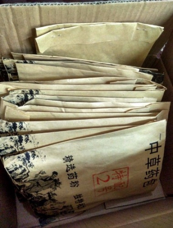 The herbs he bought online do not have a manufacturer's name or serial numbers. (Photo for China Daily/Xue Wang) The herbs he bought online do not have a manufacturer's name or serial numbers. (Photo for China Daily/Xue Wang)