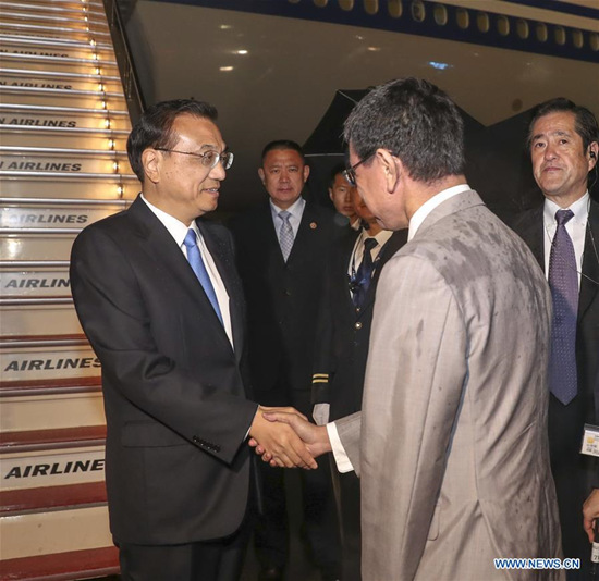 Chinese Premier Li Keqiang arrives in Tokyo, capital of Japan, for an official visit to Japan and the 7th China-Japan-Republic of Korea (ROK) leaders' meeting, May 8, 2018. (Xinhua/Pang Xinglei)