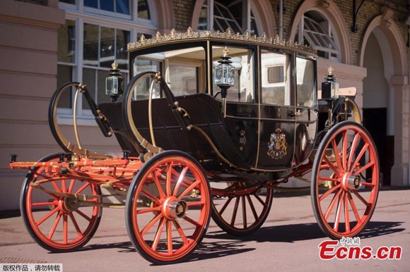 The Scottish State Coach which will carry Britain's Prince Harry and his wife Meghan Markle in wet weather along the processional route in Windsor following their marriage stands in the Royal Mews at Buckingham Palace in London. Photo taken on May 1, 2018. (Photo/Agencies)