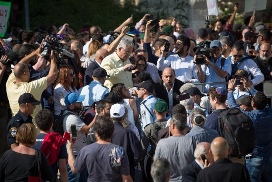 Protesters clash with Israeli police during a rally against the new U.S. embassy in Jerusalem, on May 14, 2018.(Xinhua/Guo Yu) Protesters clash with Israeli police during a rally against the new U.S. embassy in Jerusalem, on May 14, 2018.(Xinhua/Guo Yu)