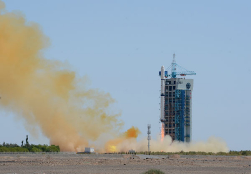 A Long March-4C carrier rocket carrying the Yaogan XX remote-sensing satellite blasts off from the launch pad at Jiuquan Satellite Launch Center in Jiuquan, northwest China's Gansu Province, Aug. 9, 2014.(Photo/Xinhua) A Long March-4C carrier rocket carrying the Yaogan XX remote-sensing satellite blasts off from the launch pad at Jiuquan Satellite Launch Center in Jiuquan, northwest China's Gansu Province, Aug. 9, 2014.(Photo/Xinhua)