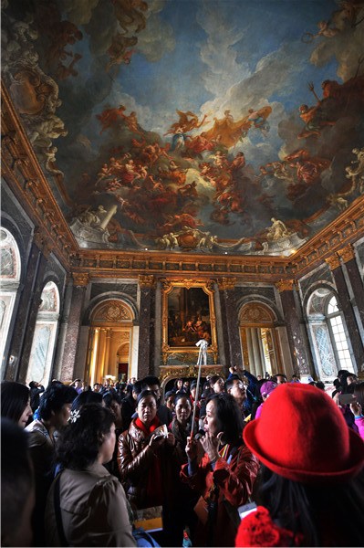 Chinese tourists at the Palace of Versailles in France. The country is one of the most popular European destinations for them. (Photo provided to China Daily) Chinese tourists at the Palace of Versailles in France. The country is one of the most popular European destinations for them. (Photo provided to China Daily)