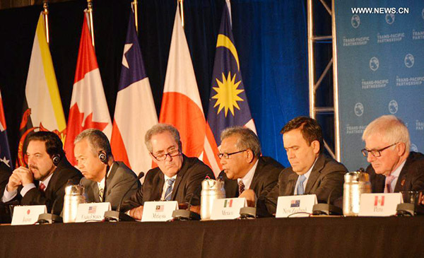 Trade ministers of the United States and 11 other Pacific Rim countries attend a press conference after negotiating the Trans-Pacific Partnership (TPP) trade agreement in Atlanta, the United States, on Oct 5, 2015. (Photo/Xinhua)