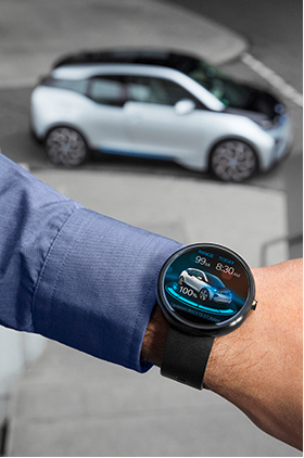 A car is connected to a smart watch through the BMW i Remote technology. (Photo provided to China Daily) A car is connected to a smart watch through the BMW i Remote technology. (Photo provided to China Daily)