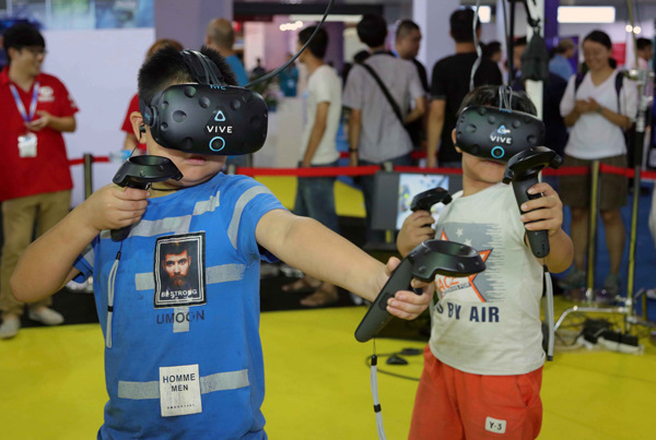 Children try VR games at an expo in Beijing, August 5, 2016. (PROVIDED TO CHINA DAILY) Children try VR games at an expo in Beijing, August 5, 2016. (PROVIDED TO CHINA DAILY)