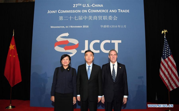Chinese Vice Premier Wang Yang (C), U.S. Secretary of Commerce Penny Pritzker (L) and U.S. Trade Representative Michael Froman pose for a photograph at the 27th Session of the China-U.S. Joint Commission on Commerce and Trade (JCCT) in Washington D.C., capital of the United States, on Nov. 23, 2016. (Photo: Xinhua/Yin Bogu) Chinese Vice Premier Wang Yang (C), U.S. Secretary of Commerce Penny Pritzker (L) and U.S. Trade Representative Michael Froman pose for a photograph at the 27th Session of the China-U.S. Joint Commission on Commerce and Trade (JCCT) in Washington D.C., capital of the United States, on Nov. 23, 2016. (Photo: Xinhua/Yin Bogu)
