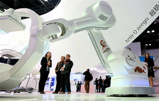 Siemens AG displays its latest medical equipment at an international exposition in Beijing. (Photo/Xinhua) Siemens AG displays its latest medical equipment at an international exposition in Beijing. (Photo/Xinhua)