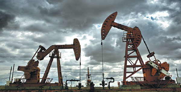 Pumps belonging to an oil company do their work in the Inner Mongolia autonomous region. (Liu Xuezhong/For China Daily) Pumps belonging to an oil company do their work in the Inner Mongolia autonomous region. (Liu Xuezhong/For China Daily)