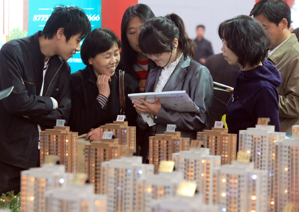 Potential homebuyers talk with a sales representative at a real estate fair in Tianjin, one of the cities affected by the latest round of tightened home loan policy. LIU DONGYUE / XINHUA Potential homebuyers talk with a sales representative at a real estate fair in Tianjin, one of the cities affected by the latest round of tightened home loan policy. LIU DONGYUE / XINHUA
