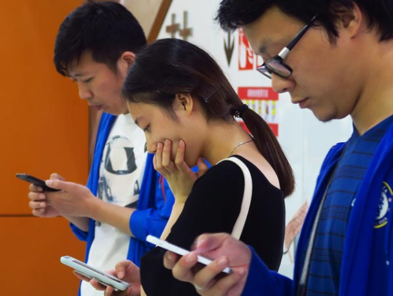 Digital readers in Ningbo, Zhejiang province. (Provided to China Daily) Digital readers in Ningbo, Zhejiang province. (Provided to China Daily)