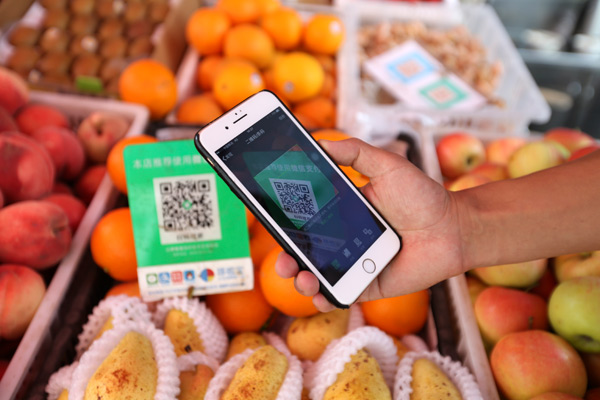 Alipay and WeChat Pay lead China's move to a cashless society, so customers can scan for purchases. (FENG YONGBIN / CHINA DAILY) Alipay and WeChat Pay lead China's move to a cashless society, so customers can scan for purchases. (FENG YONGBIN / CHINA DAILY)