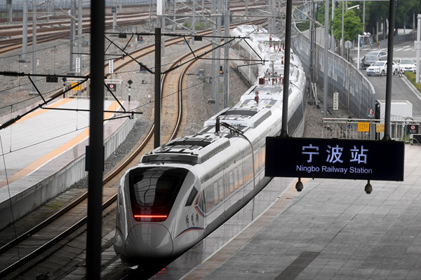 A new intercity train CRH6F leaves Ningbo for Yuyao in East China's Zhejiang province on June 14, 2017. (Photo/Xinhua) A new intercity train CRH6F leaves Ningbo for Yuyao in East China's Zhejiang province on June 14, 2017. (Photo/Xinhua)