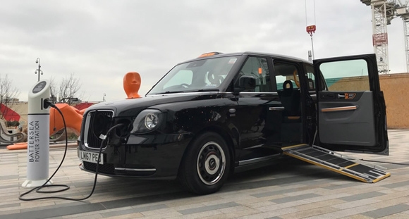 The new cab can run 125 kilometers on a single battery charge. (Photo/CGTN) The new cab can run 125 kilometers on a single battery charge. (Photo/CGTN)