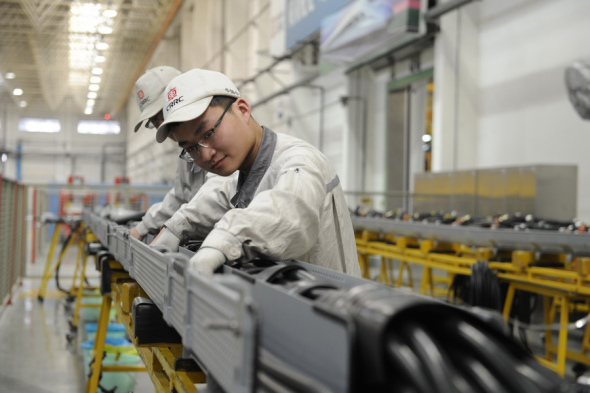CRRC employees operate an assembly line of the company in Qingdao, Shandong province. (Photo by Zhang Jingang/For China Daily) CRRC employees operate an assembly line of the company in Qingdao, Shandong province. (Photo by Zhang Jingang/For China Daily)