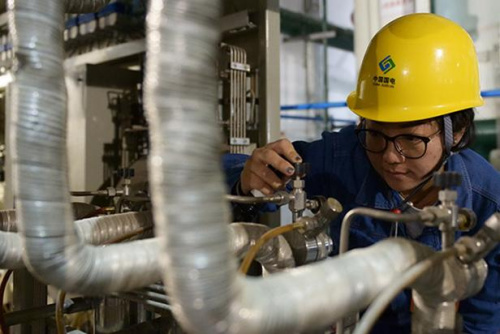 A technician of China Guodian Corp checks facilities in Lanzhou, capital of Gansu province. (Photo/Xinhua) A technician of China Guodian Corp checks facilities in Lanzhou, capital of Gansu province. (Photo/Xinhua)