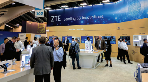 Visitors drop by ZTE's booth at the MWC Americas 2017 in San Francisco. [Photo: China Daily/Lia Zhu) Visitors drop by ZTE's booth at the MWC Americas 2017 in San Francisco. [Photo: China Daily/Lia Zhu)