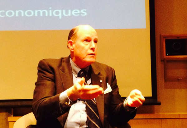 David Dodge, former governor of Bank of Canada and former deputy finance minister, speaks at a panel of Talking Economics at the Canadian Embassy in Beijing on Nov. 18, 2015. (Photo: ECNS/Qian Ruisha) David Dodge, former governor of Bank of Canada and former deputy finance minister, speaks at a panel of Talking Economics at the Canadian Embassy in Beijing on Nov. 18, 2015. (Photo: ECNS/Qian Ruisha)