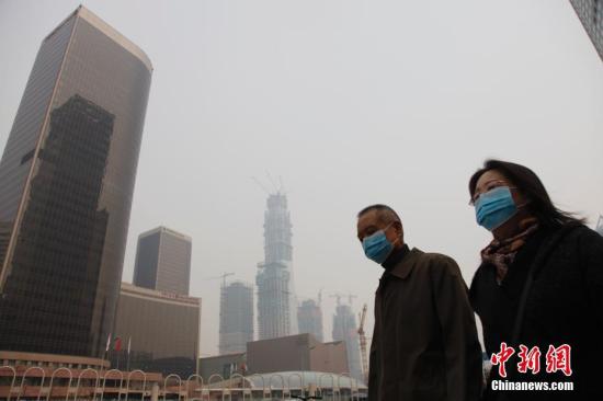 Citizens wear masks as smog hits Beijing. (File photo: China News Service/Liu Guanguan) Citizens wear masks as smog hits Beijing. (File photo: China News Service/Liu Guanguan)