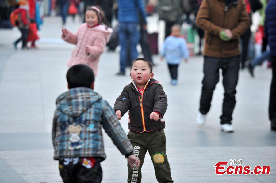 Spring Festival travel rush starts(1/5)