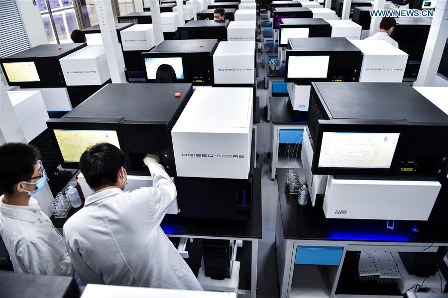 Staff members work on the sequencer at the China National GeneBank (CNGB) in Shenzhen, south China\'s Guangdong Province, Sept. 6, 2016. The CNGB was officially opened Thursday, aiming to promote human health research and the conservation of global bio-diversity. (Xinhua/Mao Siqian)