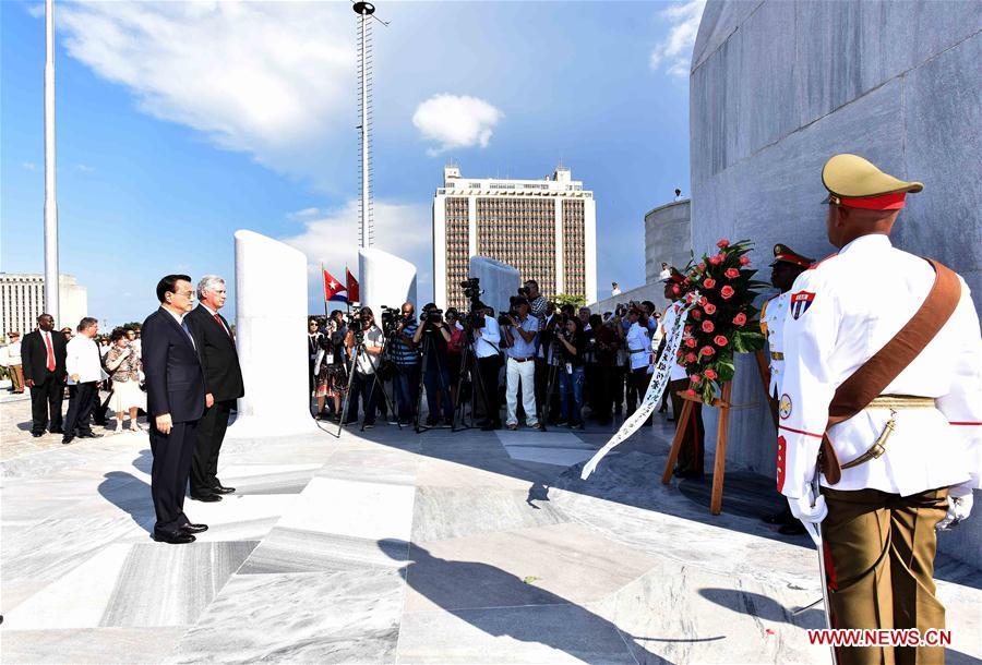 Chinese premier lays wreath to monument of Cuban national hero(1/2)