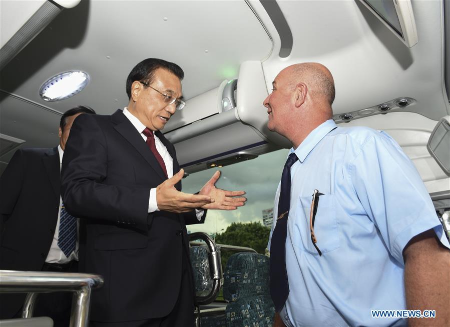 Premier Li experiences on vehicle exported by China's producer in Cuba(1/1)